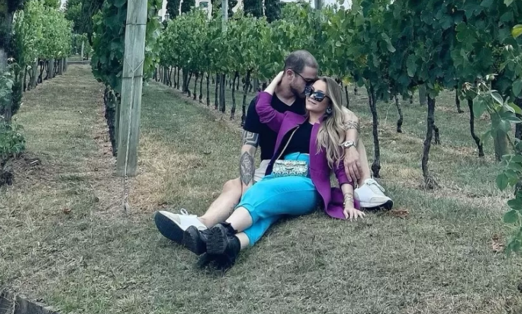 Atriz e ex-BBB assume relacionamento com político
