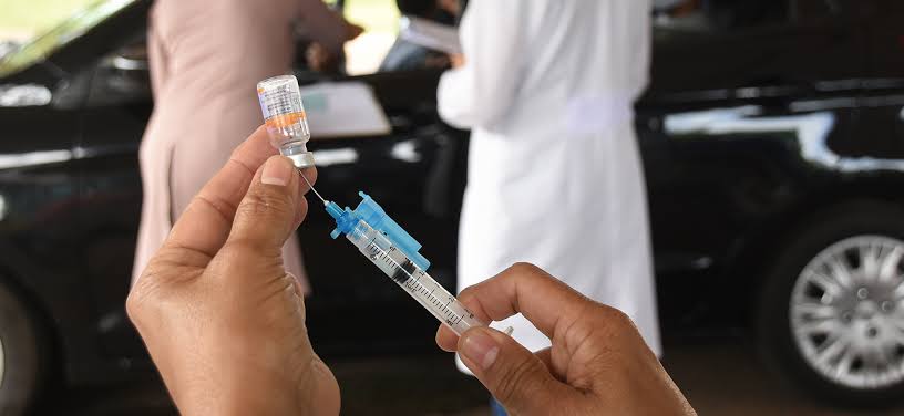 Média móvel de casos de Covid sobe 111% em duas semanas