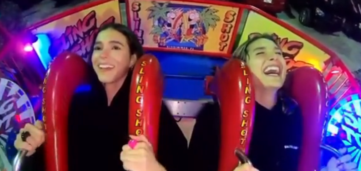 Bruna Marquezine passa mal em brinquedo em parque de diversões