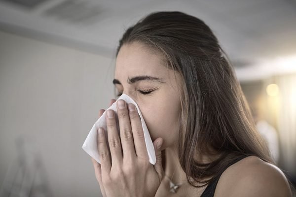 Influenza ou Covid-19? Especialistas explicam diferenças de sintomas e formas de contágio