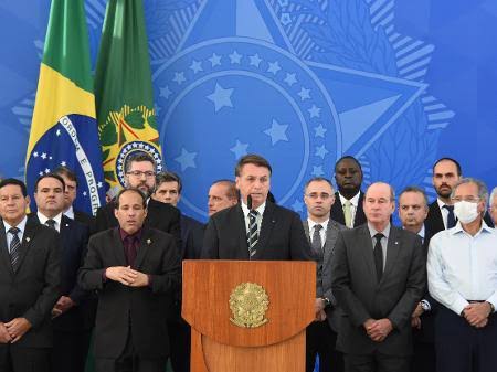 Bolsonaro confirma grande reforma ministerial para março; 12 ministros devem deixar cargos