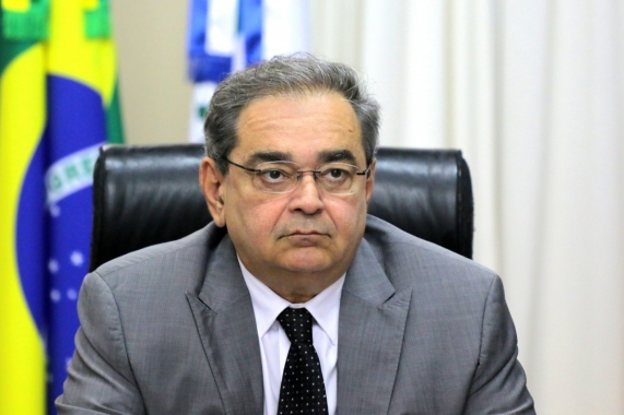 "O momento não é agora", diz Álvaro Dias sobre candidatura ao governo do estado