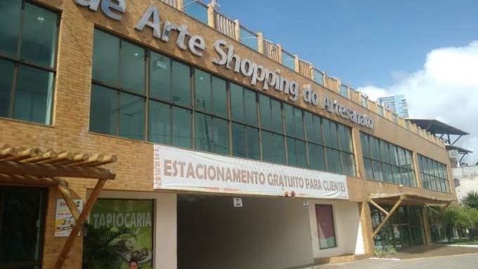 Bandidos invadem e levam diversos objetos de shopping de artesanato em Natal