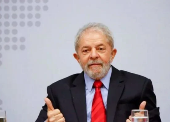 1ª pesquisa de 2022 aponta vitória de ex-presidente Lula no primeiro turno