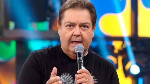 Faustão revela atitude desastrada de apresentador da Globo ao colocar fogo em mesa de restaurante