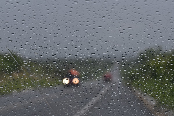 VÍDEO: Temporal alaga ruas, invade casas e causa pânico no interior do RN; assista