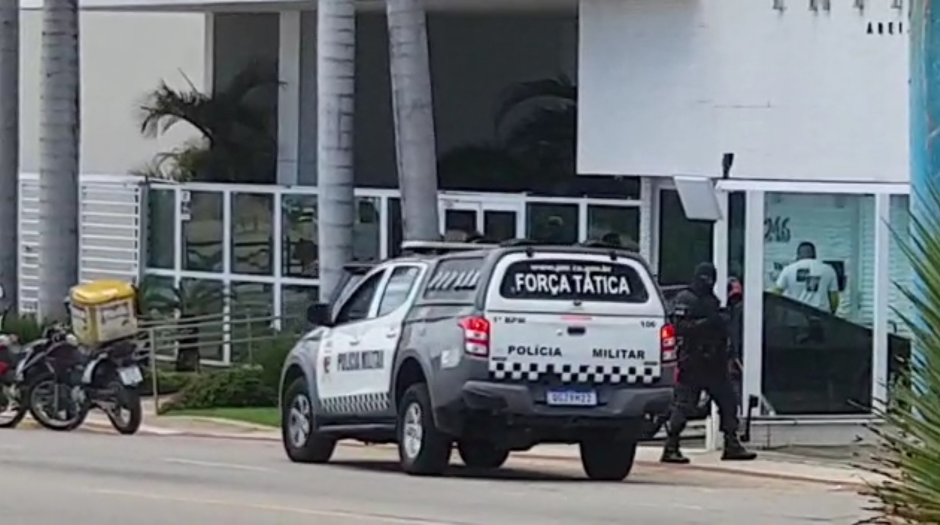 VÍDEO: Tiroteio assusta turistas e moradores em área nobre de Natal; assista