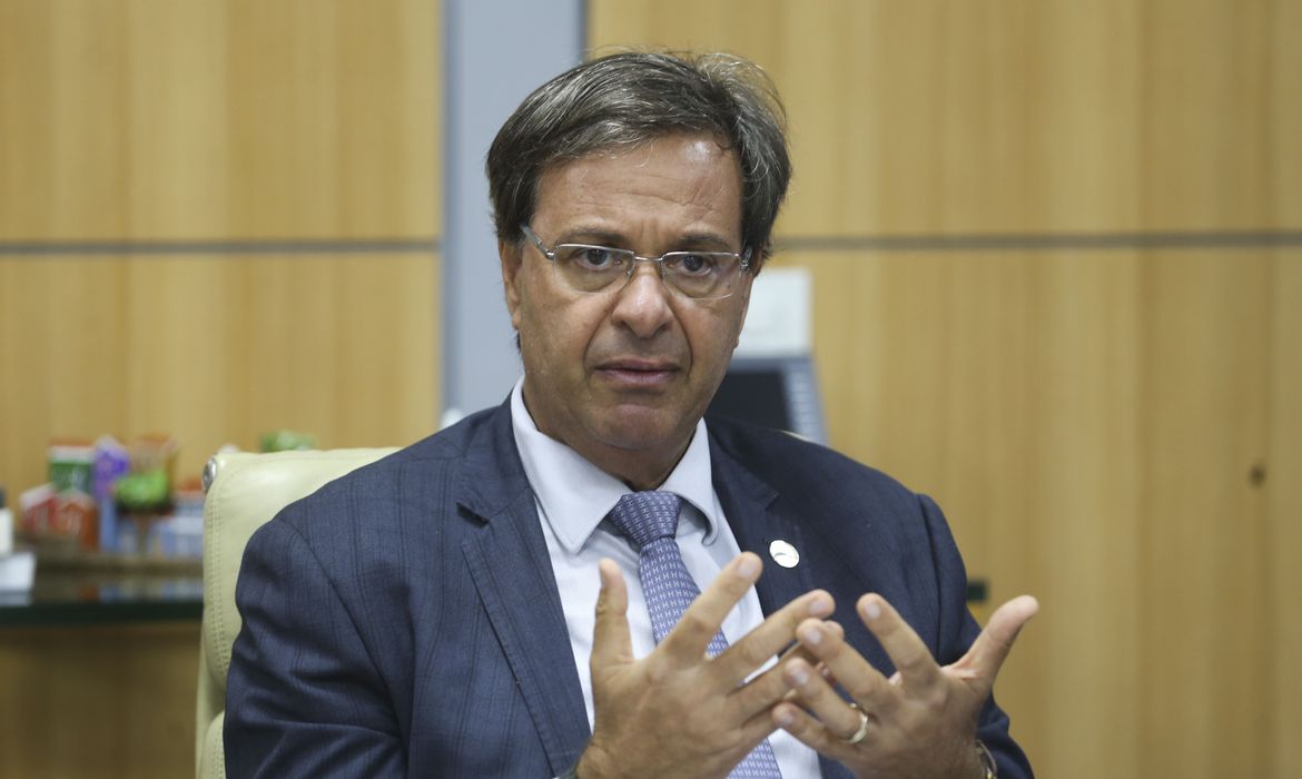 Mais um ministro de Bolsonaro testa positivo para a covid-19