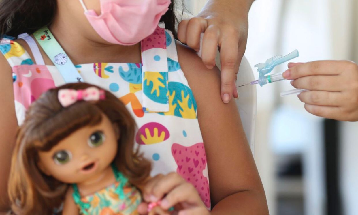 AGU afirma que 58 mil crianças e adolescentes tomaram doses de vacina da Covid-19 fora dos padrões