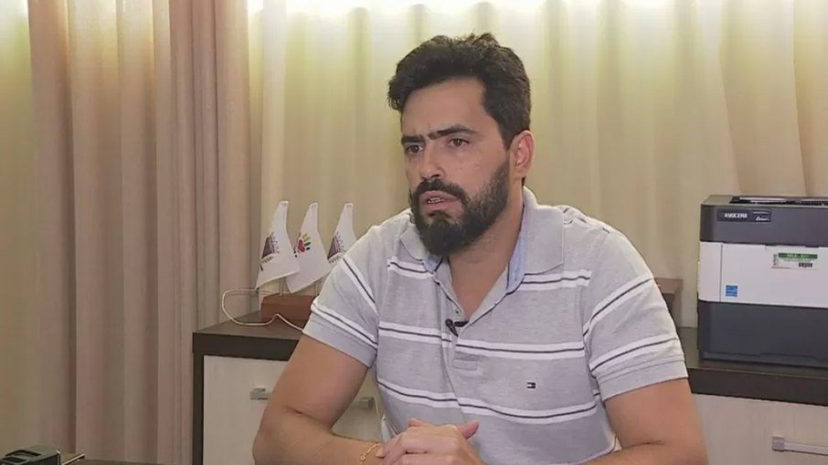 Prefeito e vereador de cidade brasileira marcam luta de boxe