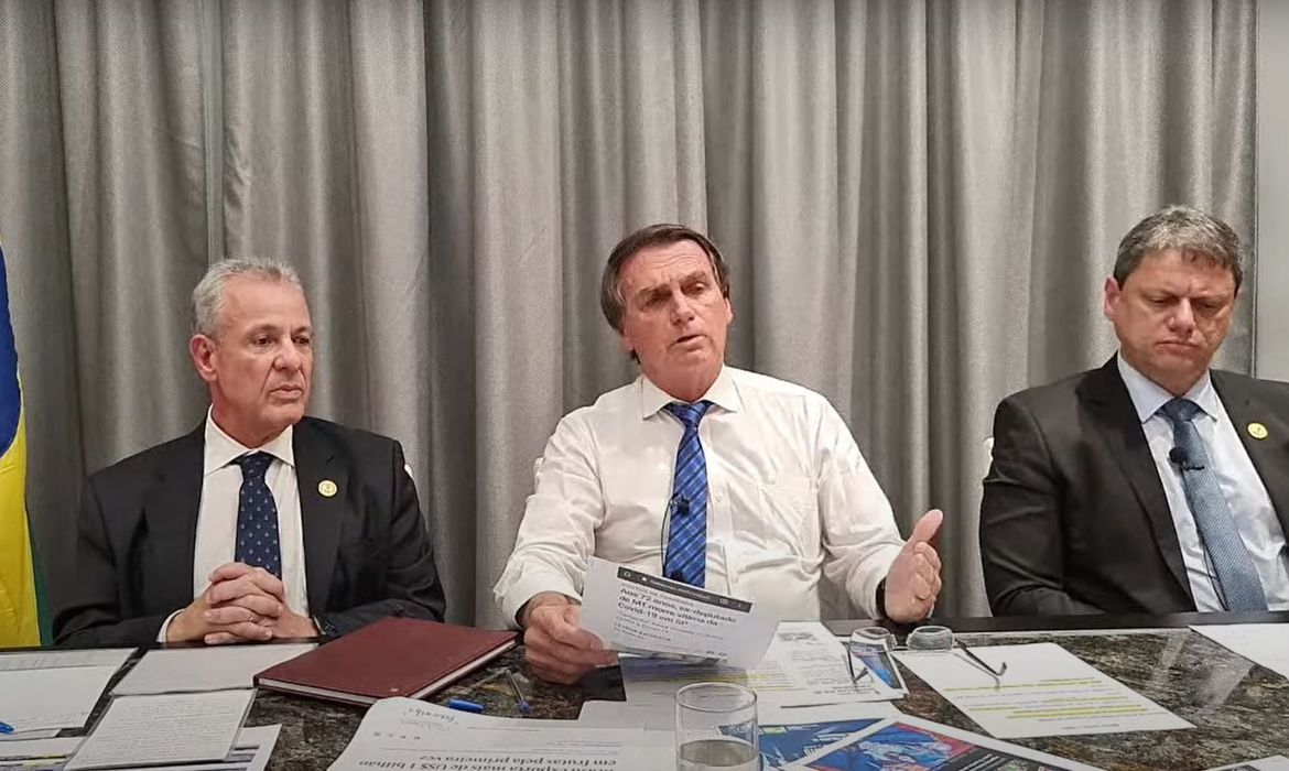 Presidente negocia PEC para zerar impostos e reduzir preço dos combustíveis