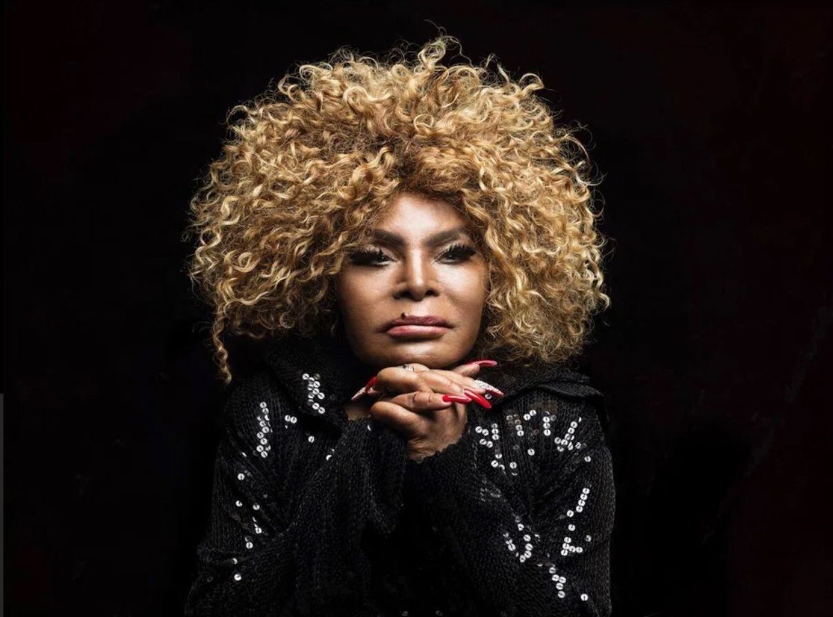 Corpo de Elza Soares é velado no RJ no Theatro Municipal