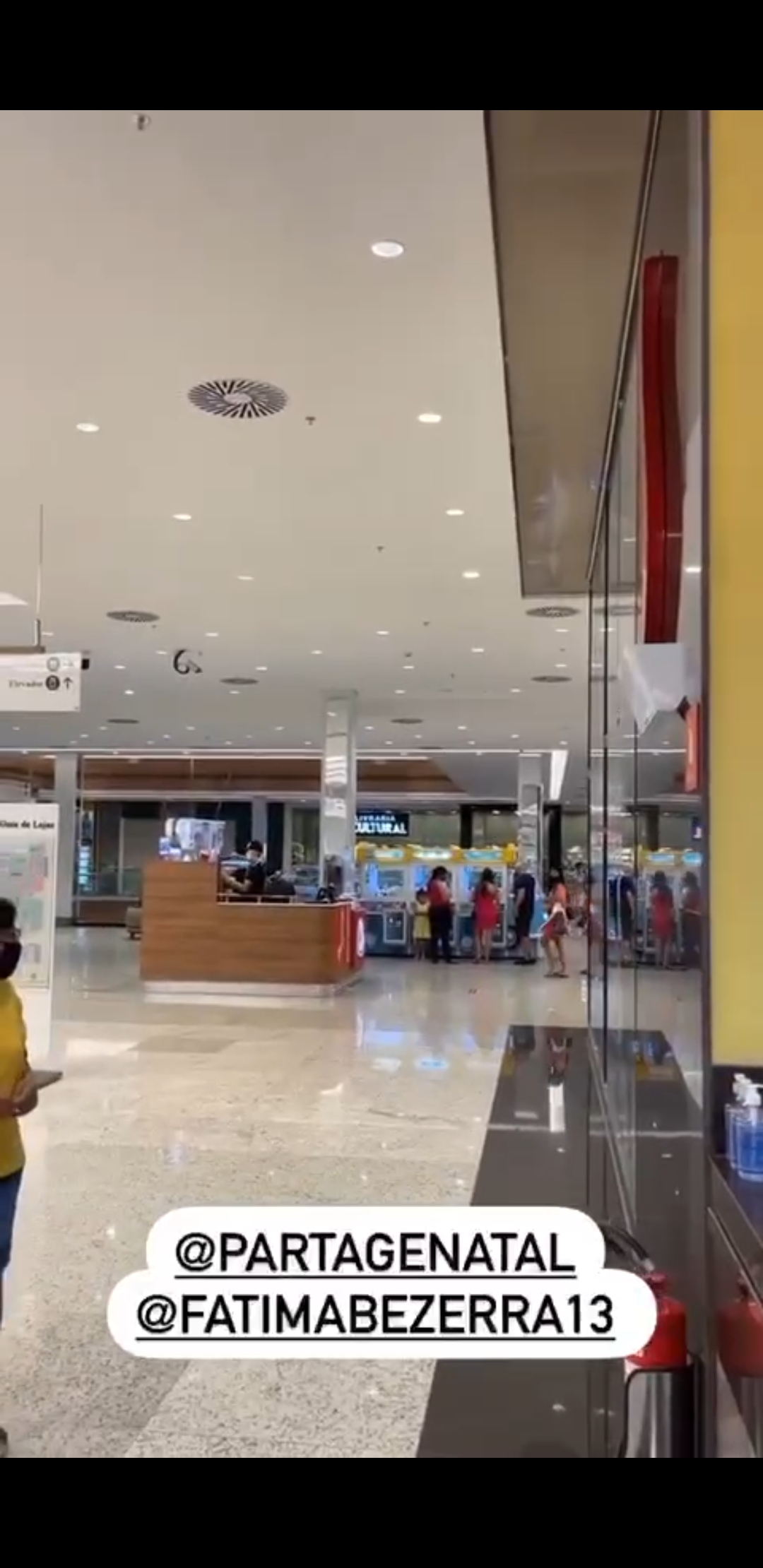 [VÍDEO] Passaporte vacinal: com shopping vazio, loja vende produtos pela metade do preço; assista