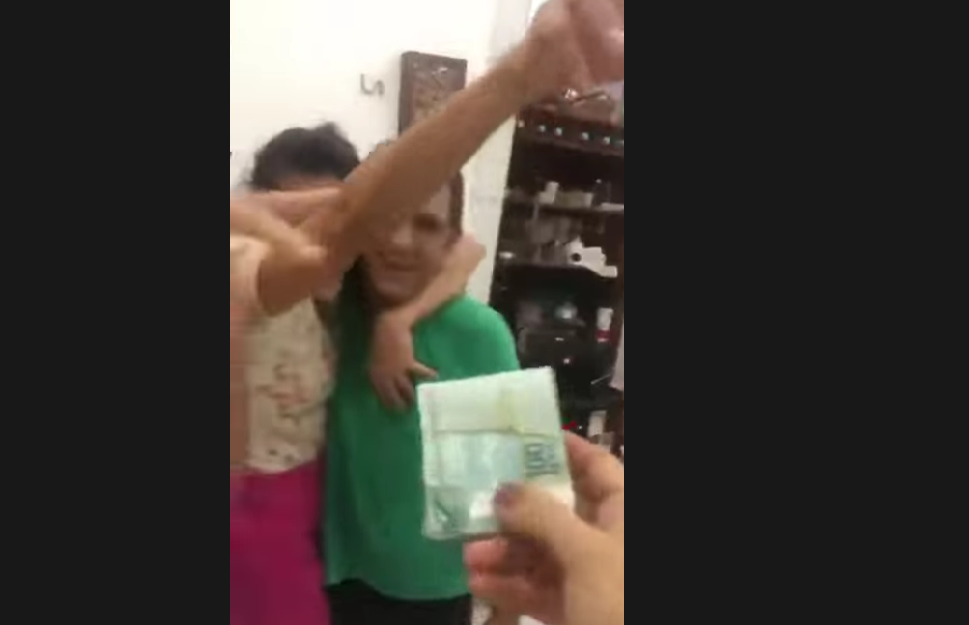 VÍDEO: Vereador do Seridó dança até o chão e diz que “já tem dinheiro pra beber cachaça”