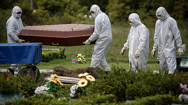 Mundo atinge maior média diária de mortes por Covid em 4 meses