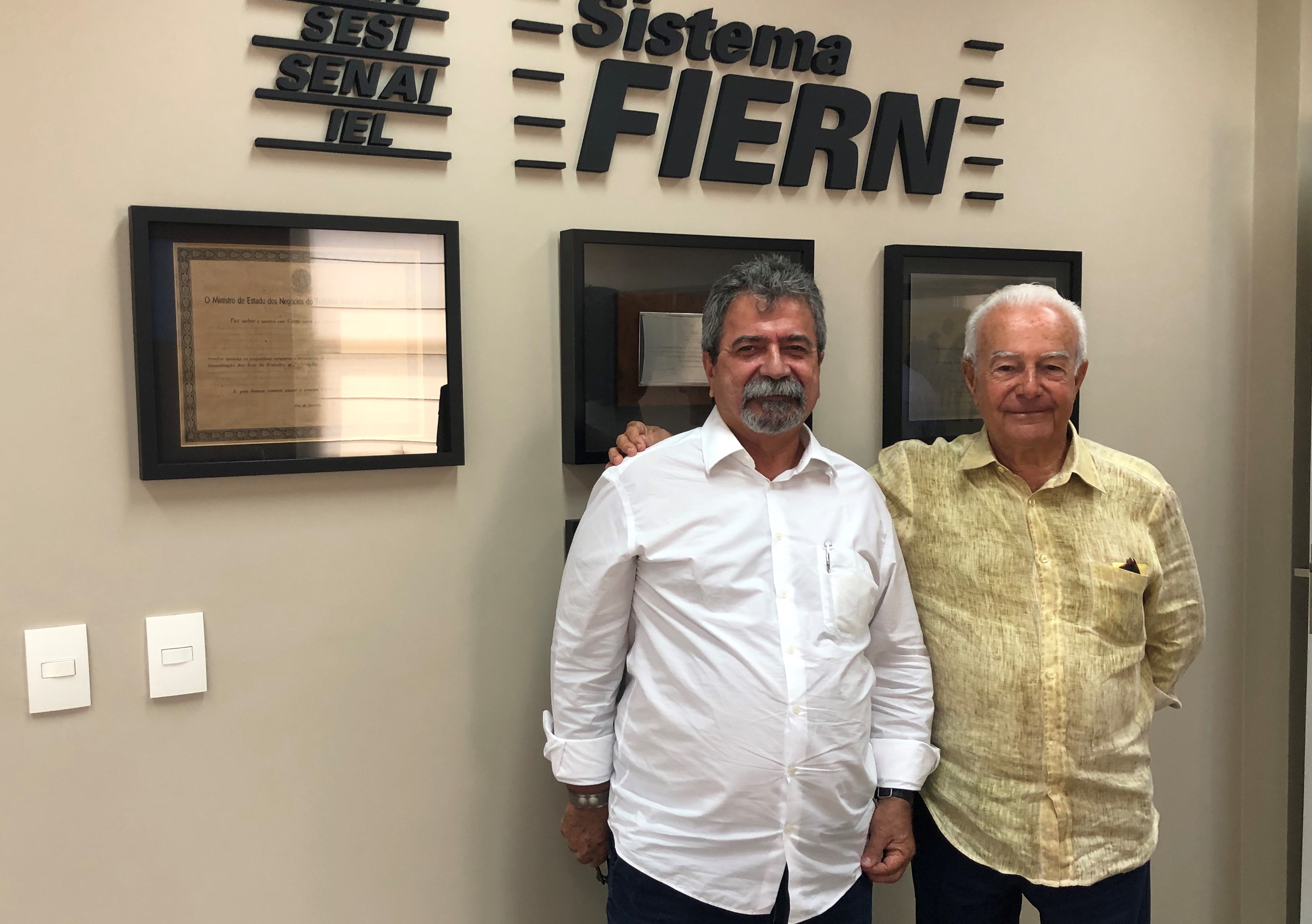 Ex-senador Fernando Bezerra conhece plataformas do Mais RN em visita à FIERN