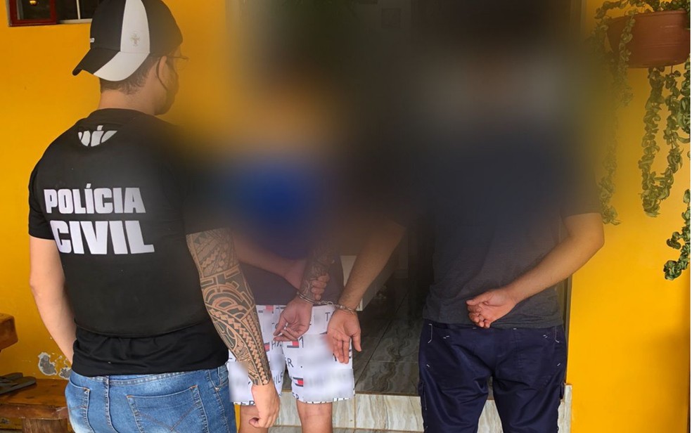 Irmãos amarraram pai em árvore e o agrediram a pauladas até a morte por acharem que ele matou a mãe,...