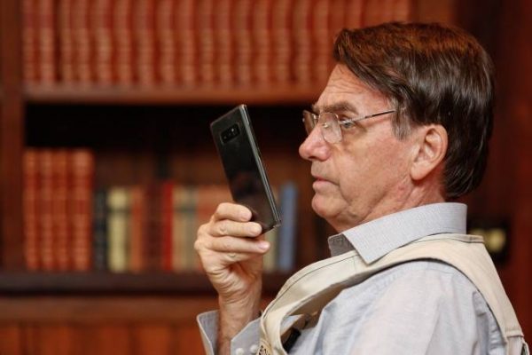 "Absurdo" diz Bolsonaro após tentativa de banir Telegram do Brasil