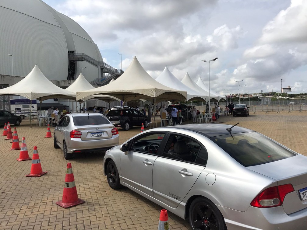 1º dia de funcionamento de drive de testagem contra Covid na Arena das Dunas registra alta procura