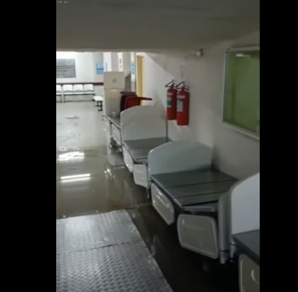 VÍDEO: Corredor de acesso às UTIs no Walfredo Gurgel alaga