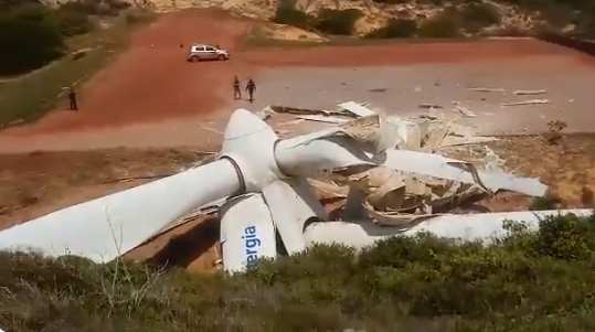 VÍDEO: Torre de energia eólica cai no interior do RN