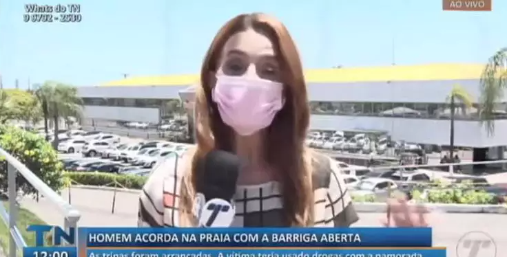 Mulher abre abdômen e tira pedaços do intestino do namorado