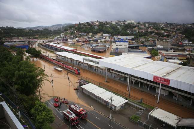 Bolsonaro promete ajuda para áreas atingidas pelas chuvas em SP