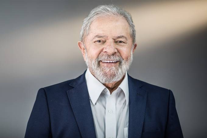 Lula decide esconder a cor vermelha na campanha; veja o vídeo