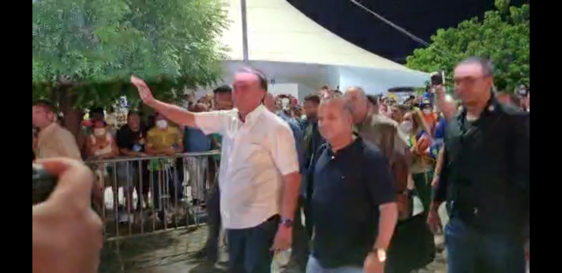 VÍDEO: Bolsonaro e Rogério Marinho são ovacionados na Praça de Caicó; assista