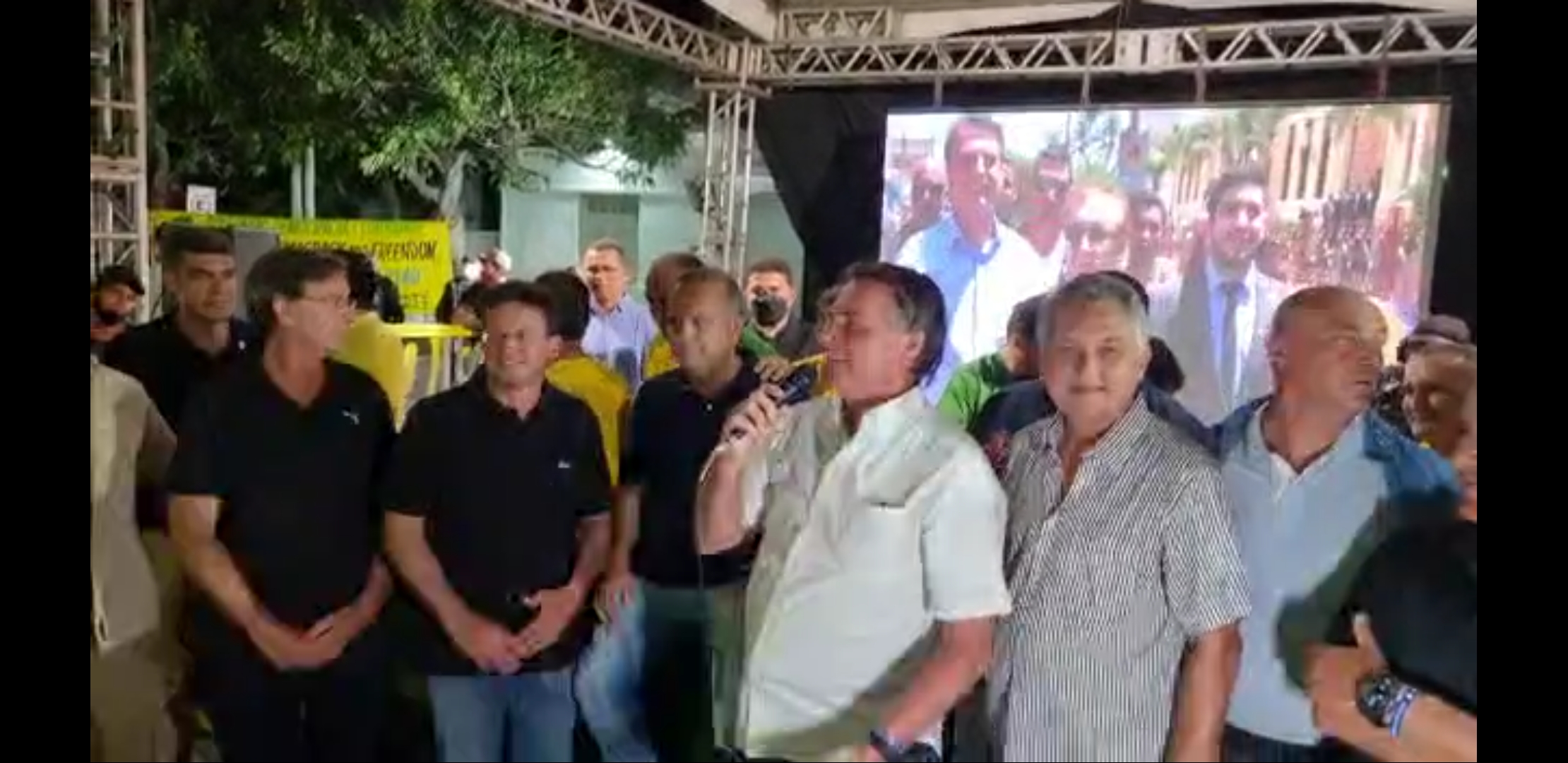 VÍDEO: Bolsonaro discursa em praça de Caicó e diz que já está com saudade do RN; assista