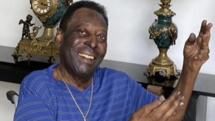 Pelé é internado novamente para tratamento de câncer