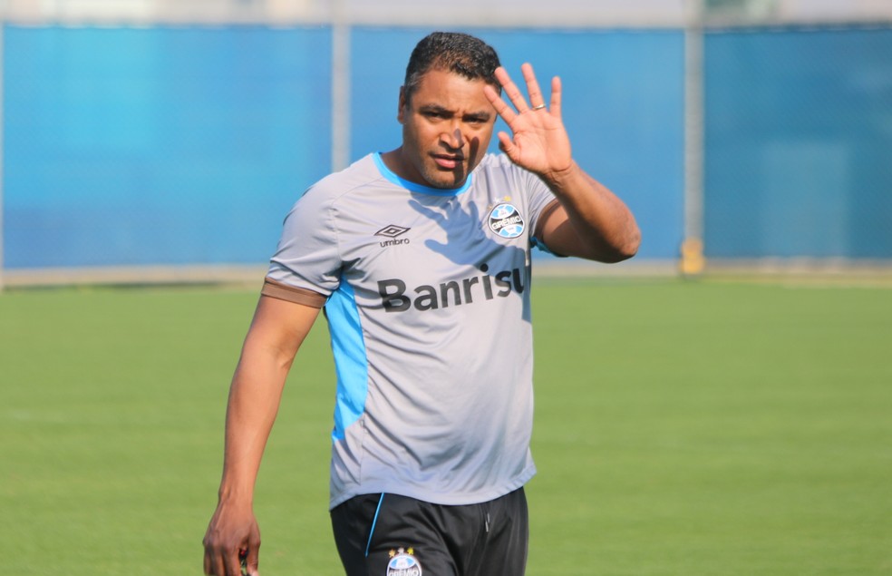 Grêmio anuncia retorno de Roger Machado