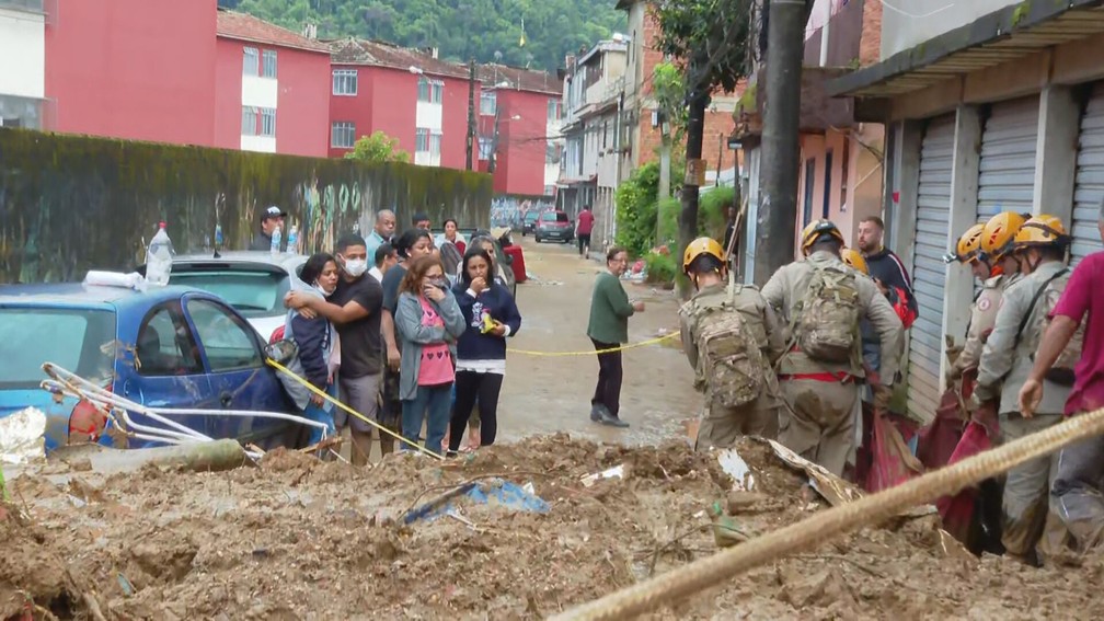 Bolsonaro confirma auxílio a vítimas de tragédia em Petrópolis (RJ)