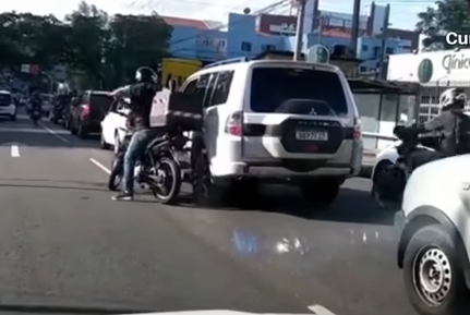 VÍDEO: Motorista reage a assalto e atira contra ladrão