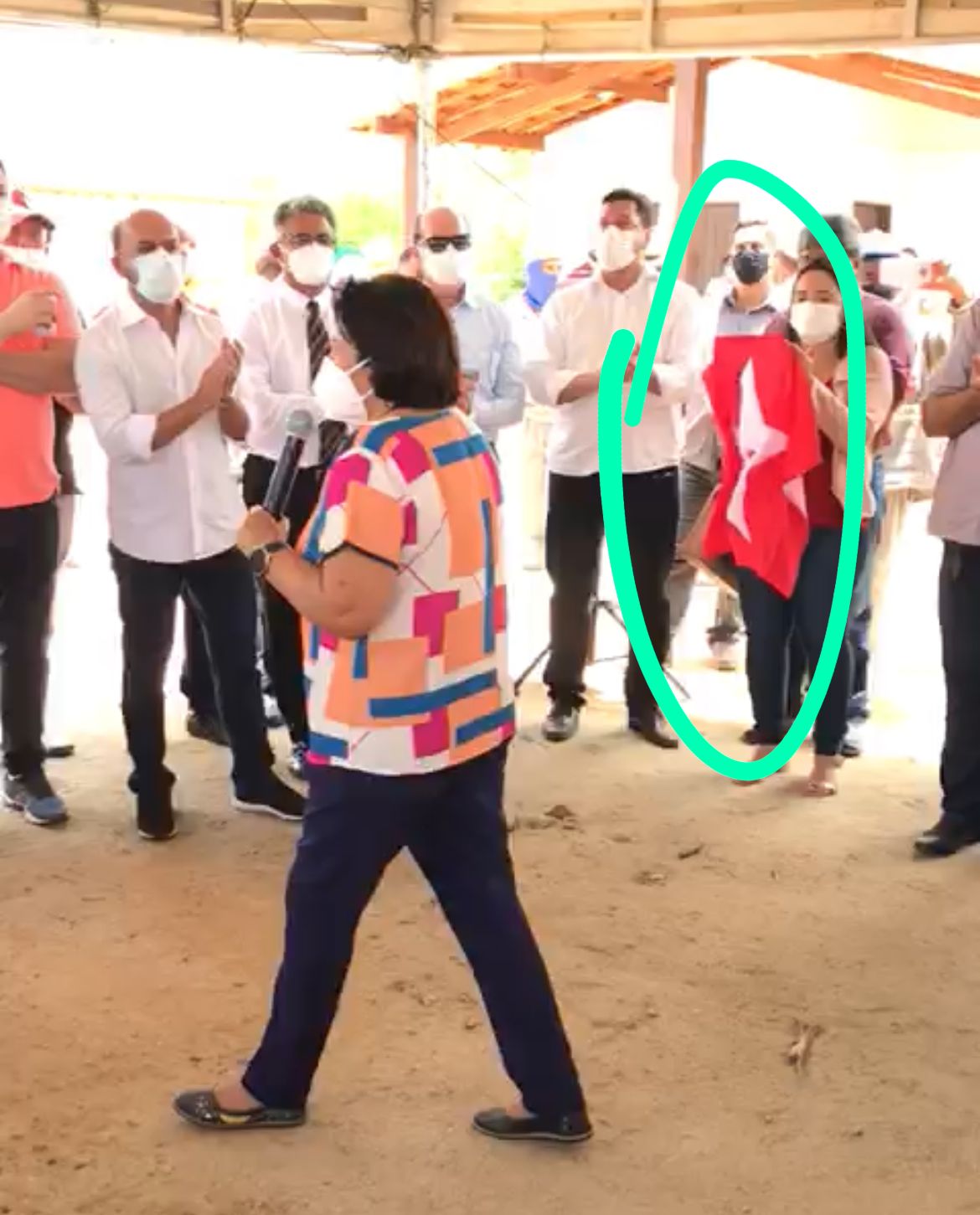 Governo nega crime eleitoral de Fátima e diz que ela não pediu votos em evento oficial com bandeira do PT
