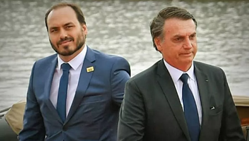 Presidente quer Carlos Bolsonaro no comando das redes sociais durante campanha de 2022
