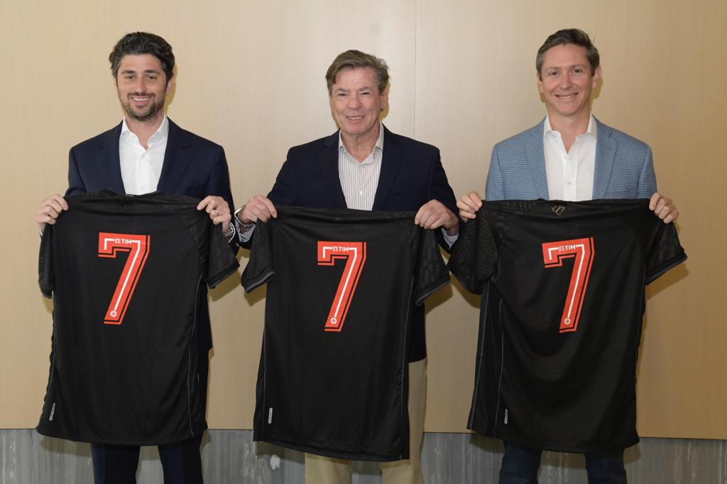 Compra de gigante do futebol brasileiro atinge R$ 1,7 bilhão