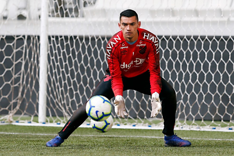 Gigante brasileiro deve investir R$ 20 milhões de reais em goleiro, diz jornalista
