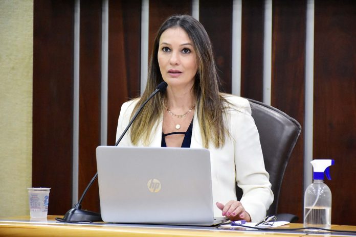 VÍDEO: Programa do Leite: quase 60% dos municípios tiveram queda no repasse, outros 25% deixaram de receber