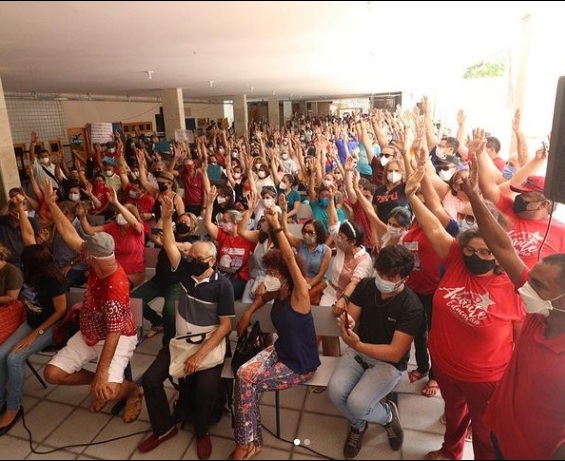 Professores rejeitam proposta do governo e mantém greve na rede estadual
