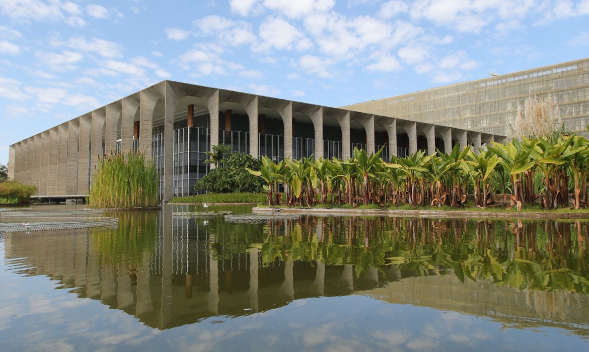 Ainda não há condições de fazer resgate de brasileiros na Ucrânia, diz Itamaraty