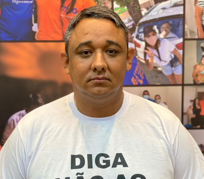 Blogueiro comete racismo contra vereador ao vivo em rádio de Natal