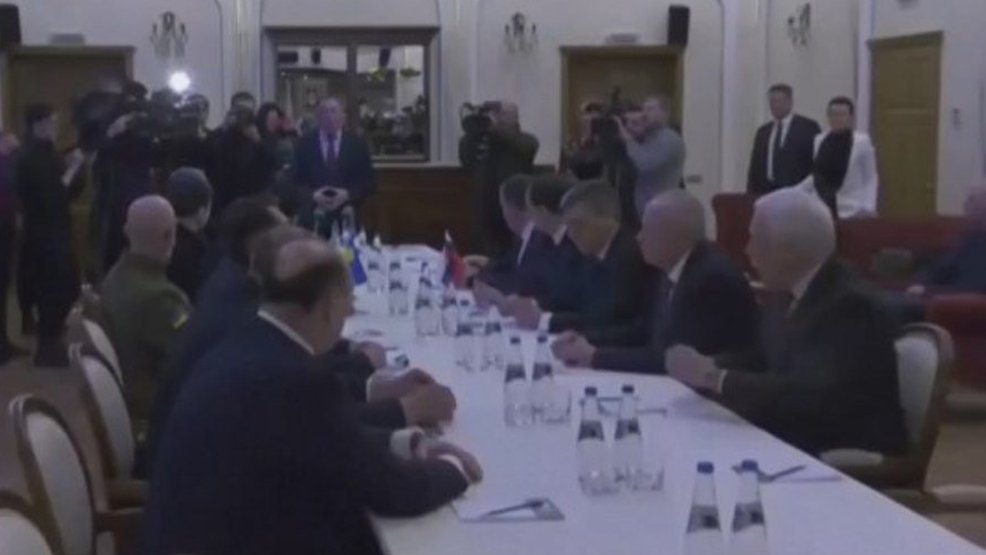 Primeira reunião entre Rússia e Ucrânia termina sem acordo; guerra continua