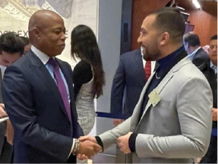 Ex-BBB conhece prefeito de Nova York e visita bolsa de valores dos EUA