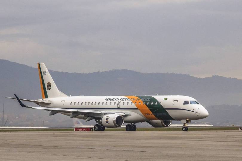 Bolsonaro diz que presidentes anteriores “usavam muito” a suíte de avião presidencial