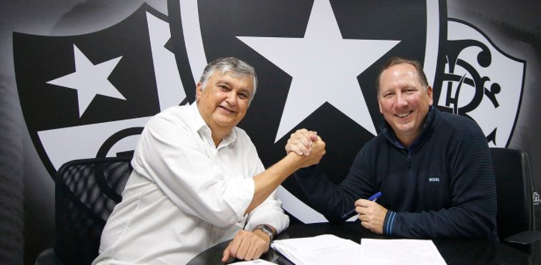 Gigante brasileiro assina transferência da SAF para executivo norte-americano