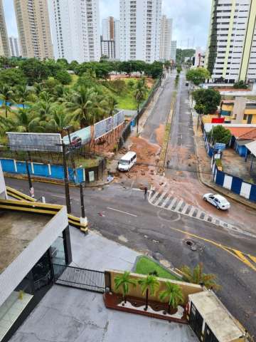 Muro do Colégio Marista desaba em Natal