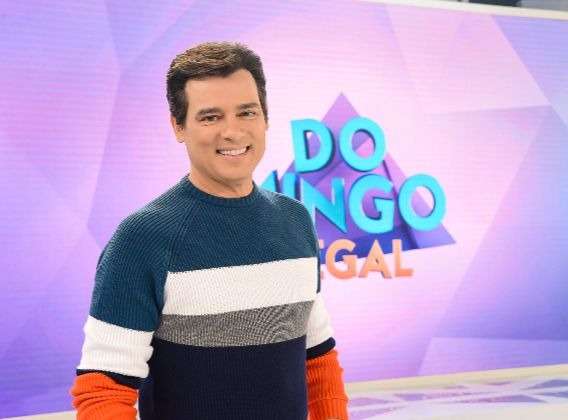 Apresentador volta à TV após tratamento contra o câncer