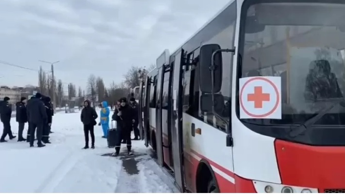 Civis deixam Ucrânia após cessar-fogo temporário da Rússia