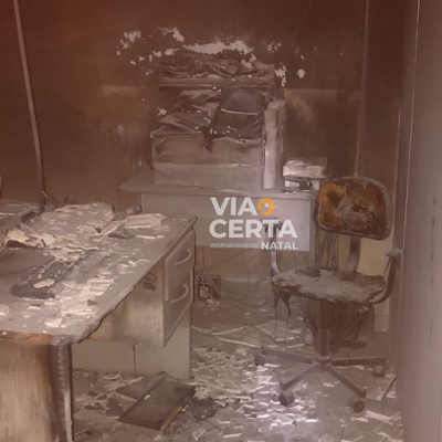 Incêndio atinge prédio do Detran em Natal; confira fotos